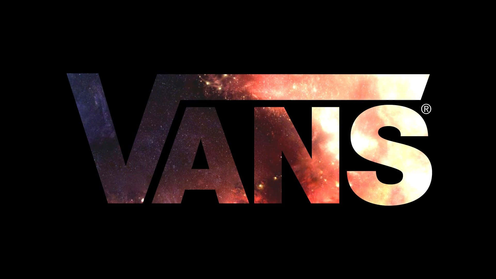 除非擁有最時尚的桌面，否則你沒有Cool Computer！ 壁紙 — Vans 標誌充滿宇宙星雲，在黑色背景上發光。