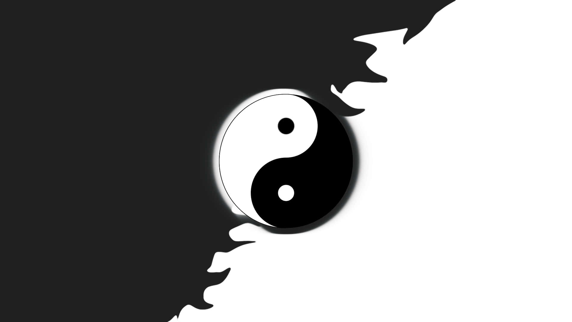 陰陽符號以鋸齒狀邊緣分隔黑白。