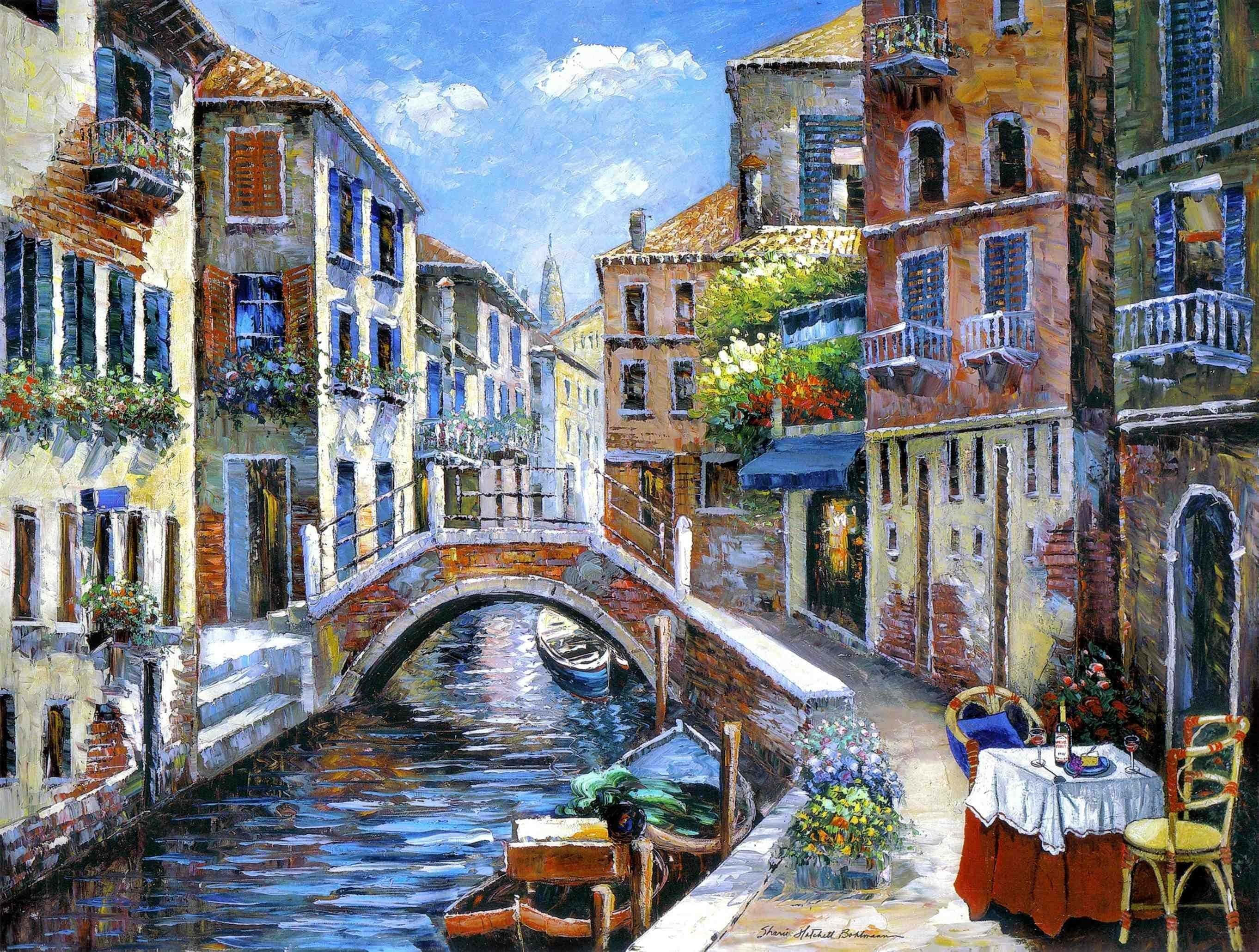 Impressionism 桌布 壁紙 — 陽光照耀的威尼斯運河景色，色彩繽紛的建築、陽台、鮮花，以及一座橫跨水面的石橋，橋下有船。