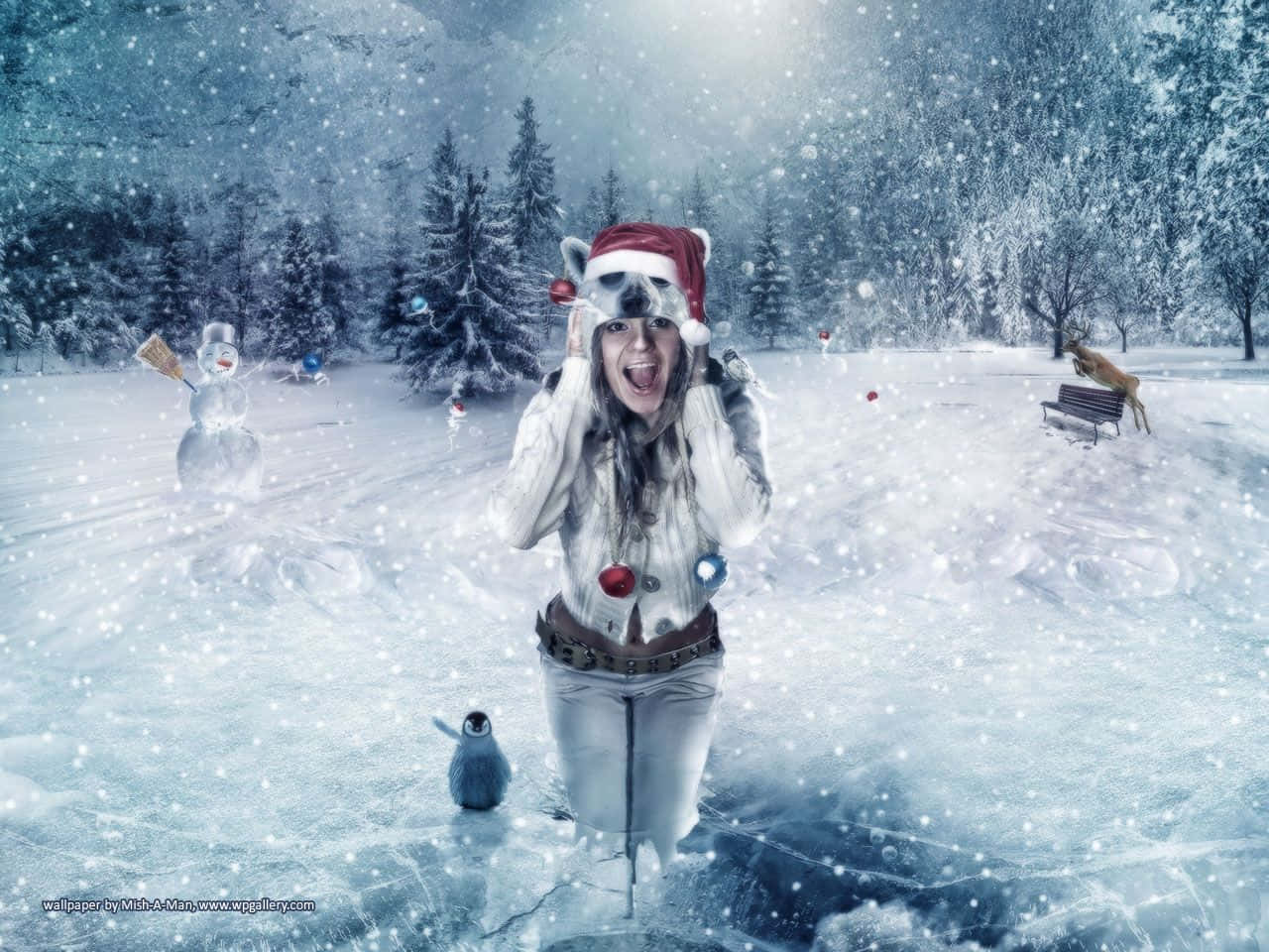 戴聖誕帽女子在雪地森林與雪人和鹿大笑。