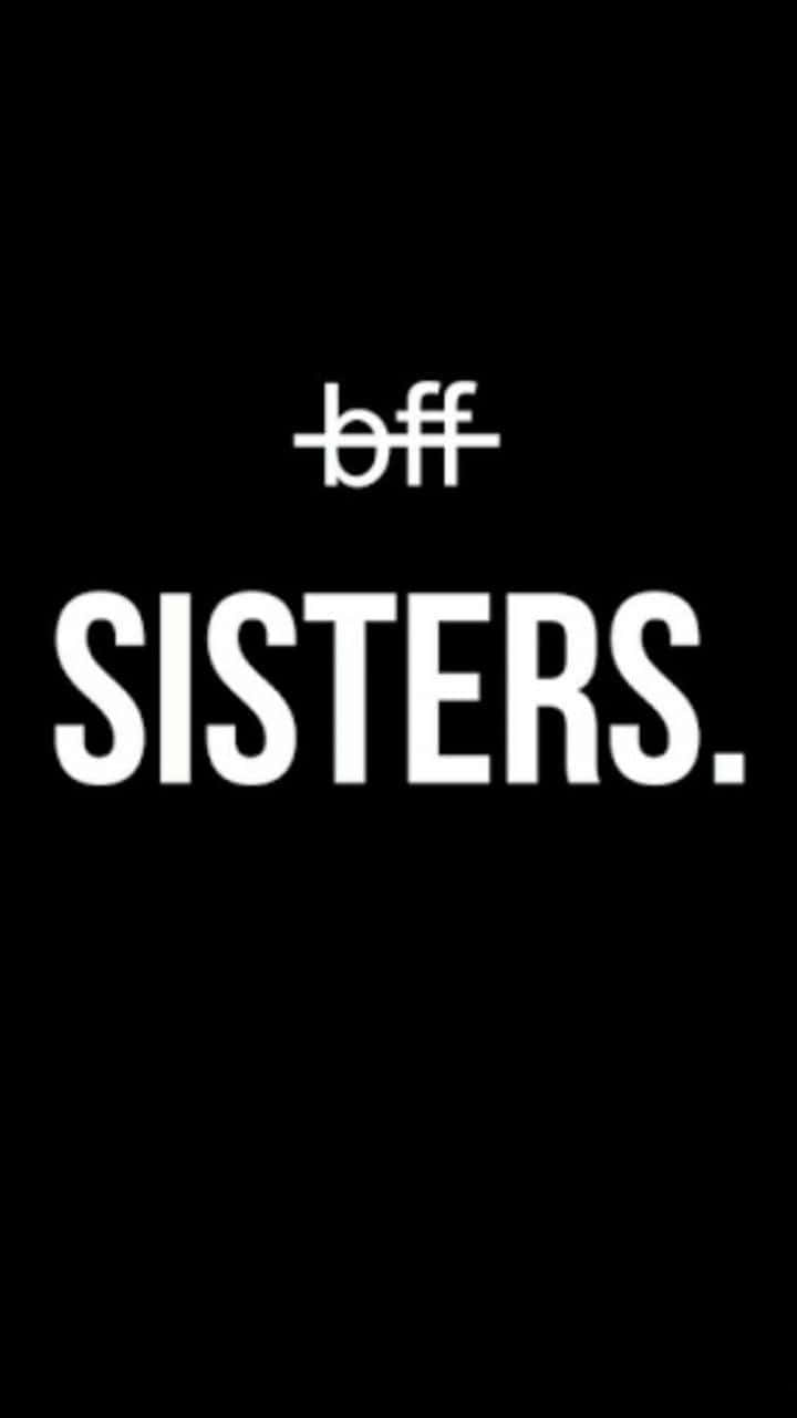 黑色背景上的粗體白色文字顯示為 bff SISTERS。
