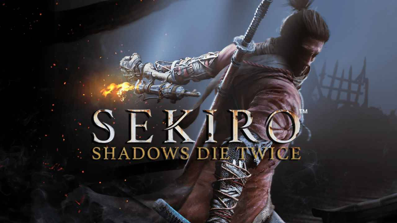 武士戰士在黑暗迷霧的戰場場景中揮舞火焰武器。