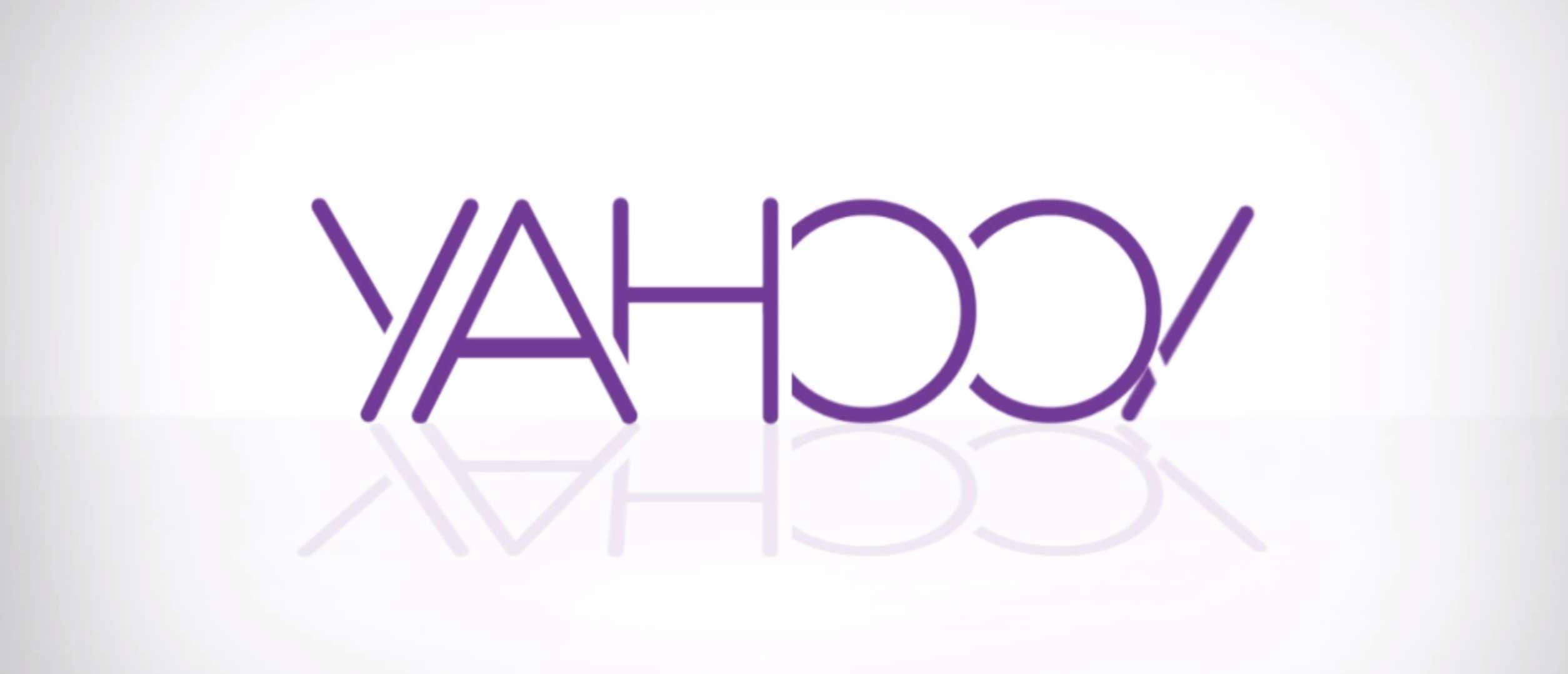 雅虎極簡反射 壁紙 — 紫色Yahoo標誌，在乾淨的白色漸變背景上帶有倒影。