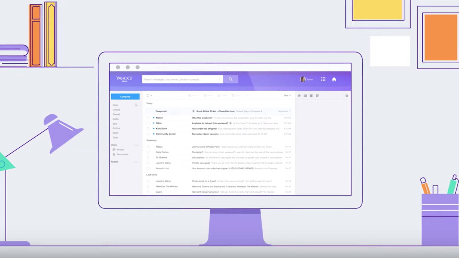 一個電腦螢幕顯示 Yahoo Mail 收件箱，周圍有辦公用品。