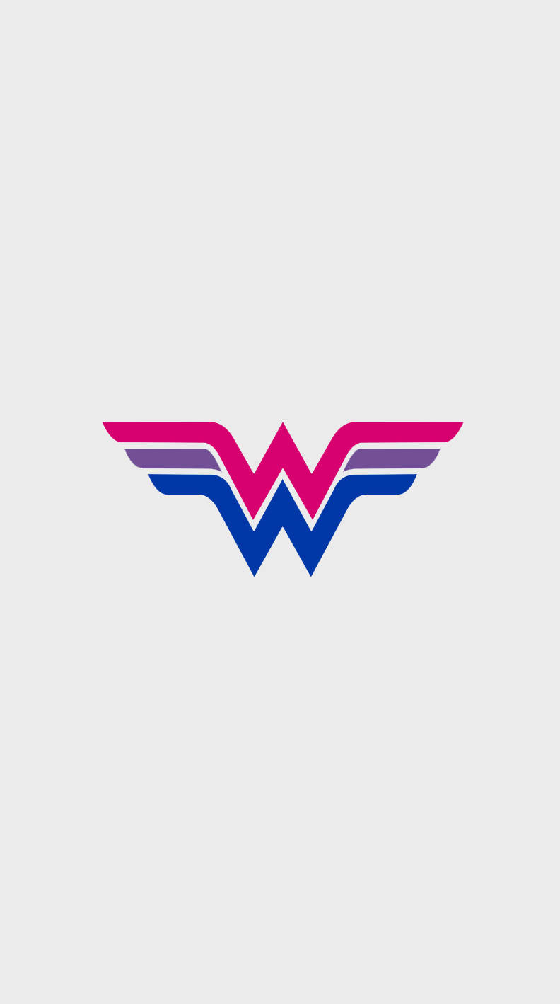 Wonder Woman 標誌，帶有粉紅色、紫色和藍色條紋，在淺灰色背景上