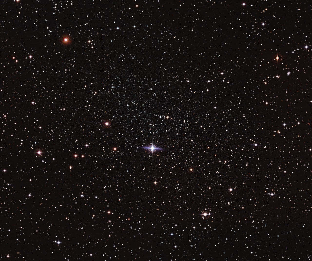 一個繁星點點的夜空，有一顆明亮的藍白色星星和無數其他星星。