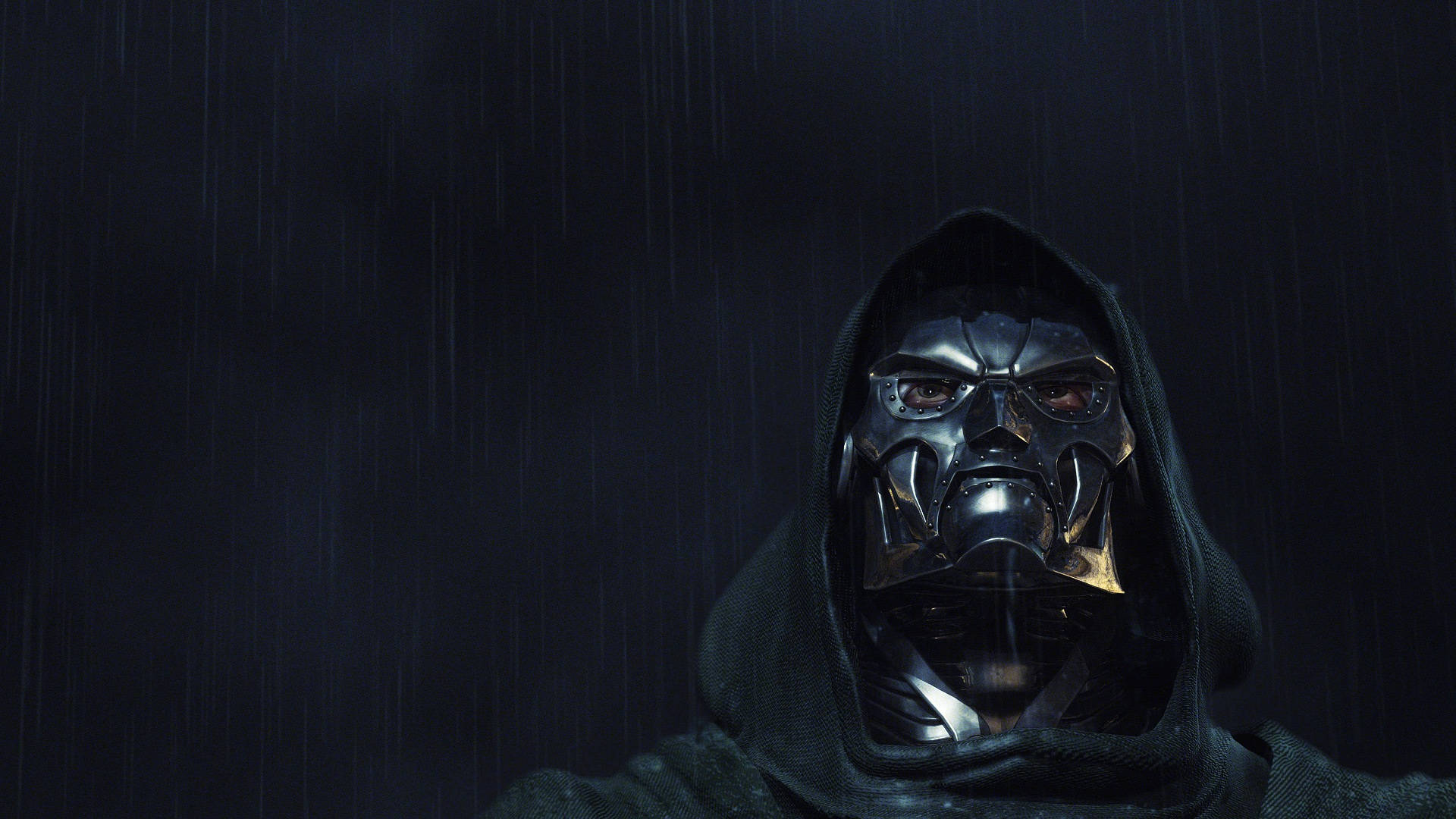 雨中 Doom 博士 4K 壁紙 — 一個戴著黑色連帽衫的可怕蒙面人物站在傾盆大雨中，天空陰沉。