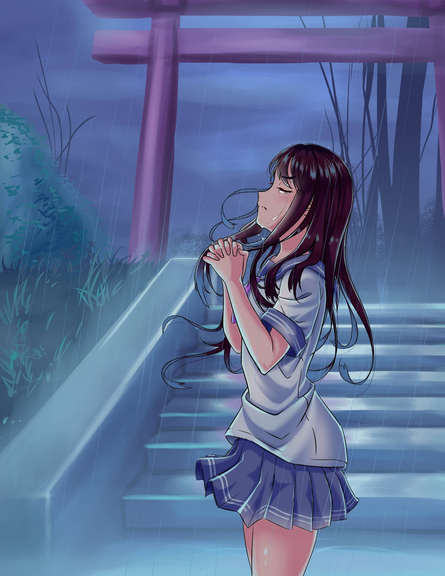 動漫女孩穿著校服，在夜雨中站在紫色鳥居下的濕台階上。