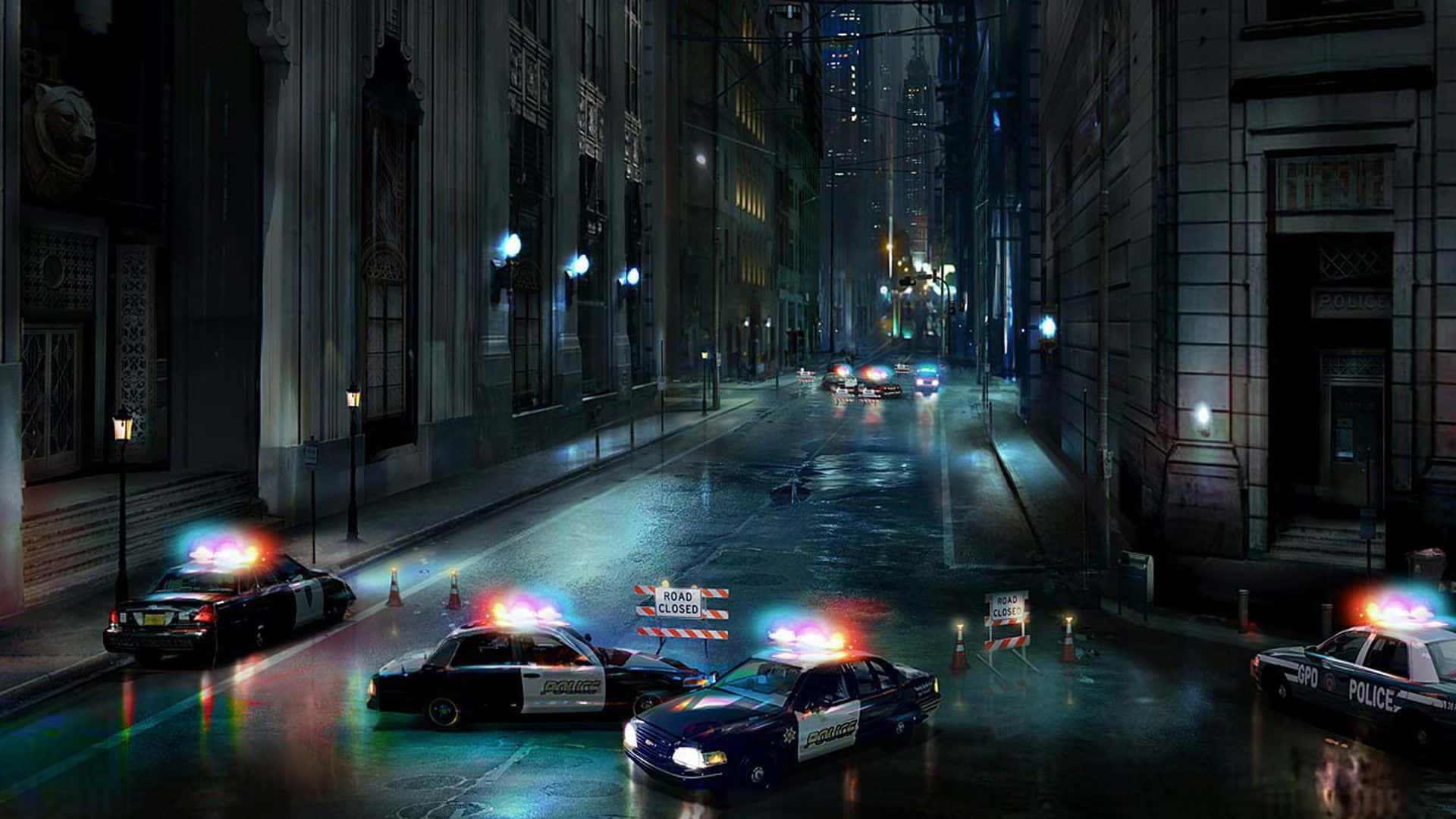 Gotham City Police Department 桌布 壁紙 — 雨夜中濕滑的城市街道，警車閃著燈，路封閉標誌，高樓聳立。