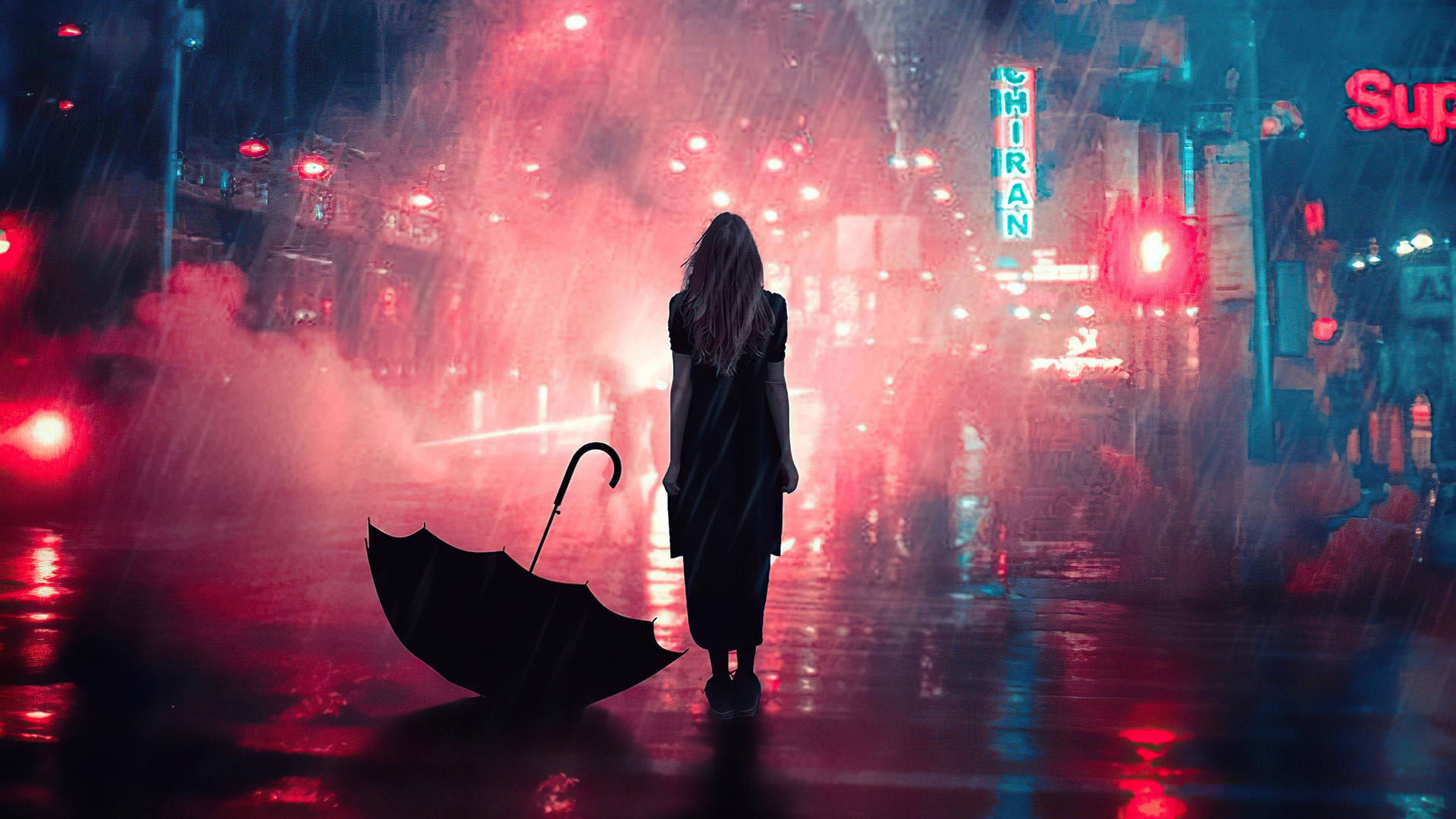 女人獨自站在雨中霓虹街撐傘
