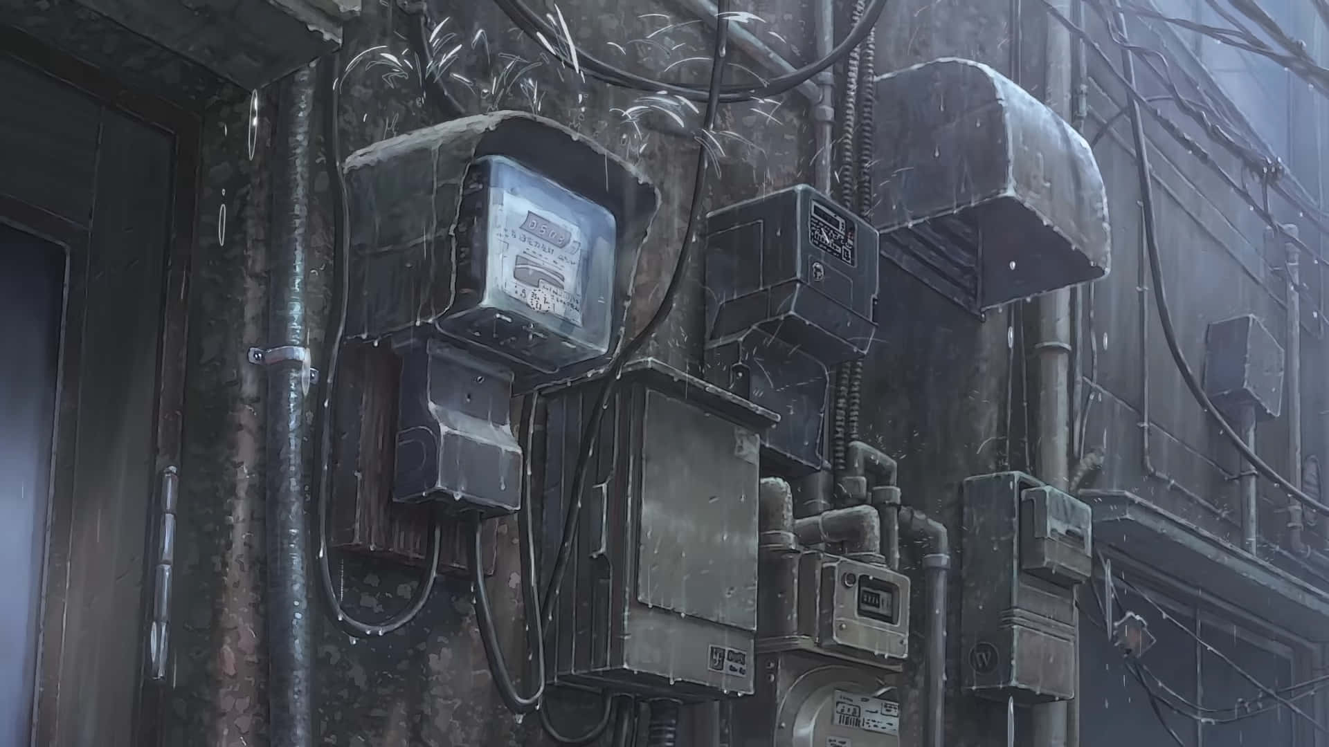 Weathering With You 桌布 壁紙 — 雨濕的城市小巷牆壁，在昏暗陰沉的光線下覆蓋著纏繞的電線和風化的公用儀表。