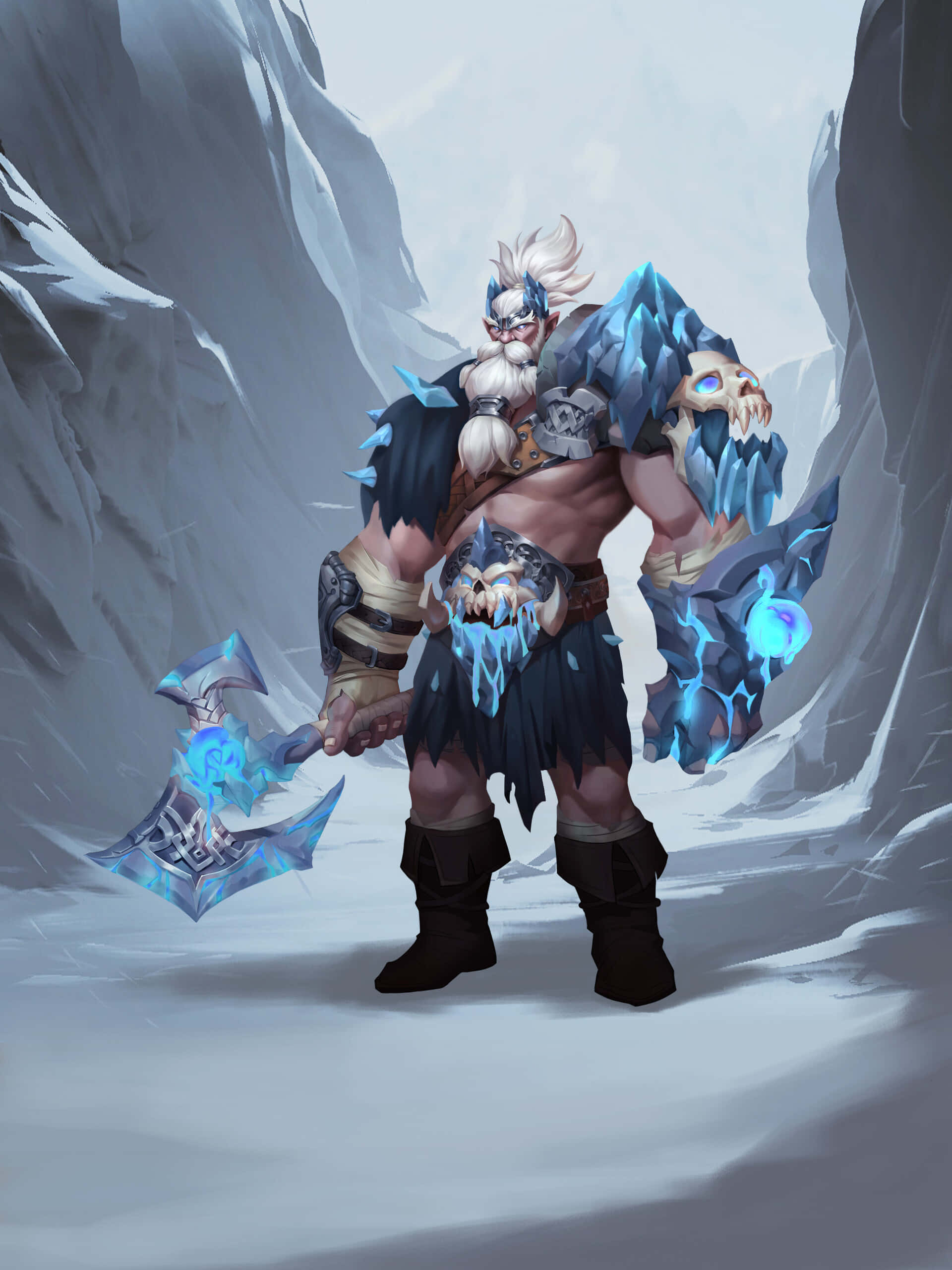 雪地立威的《Mobile Legends》巴爾蒙德 壁紙 — 一個肌肉發達的冰巨人，手持發光的藍色斧頭，身穿鎧甲，在白雪覆蓋的山峽谷中挑釁地站立。