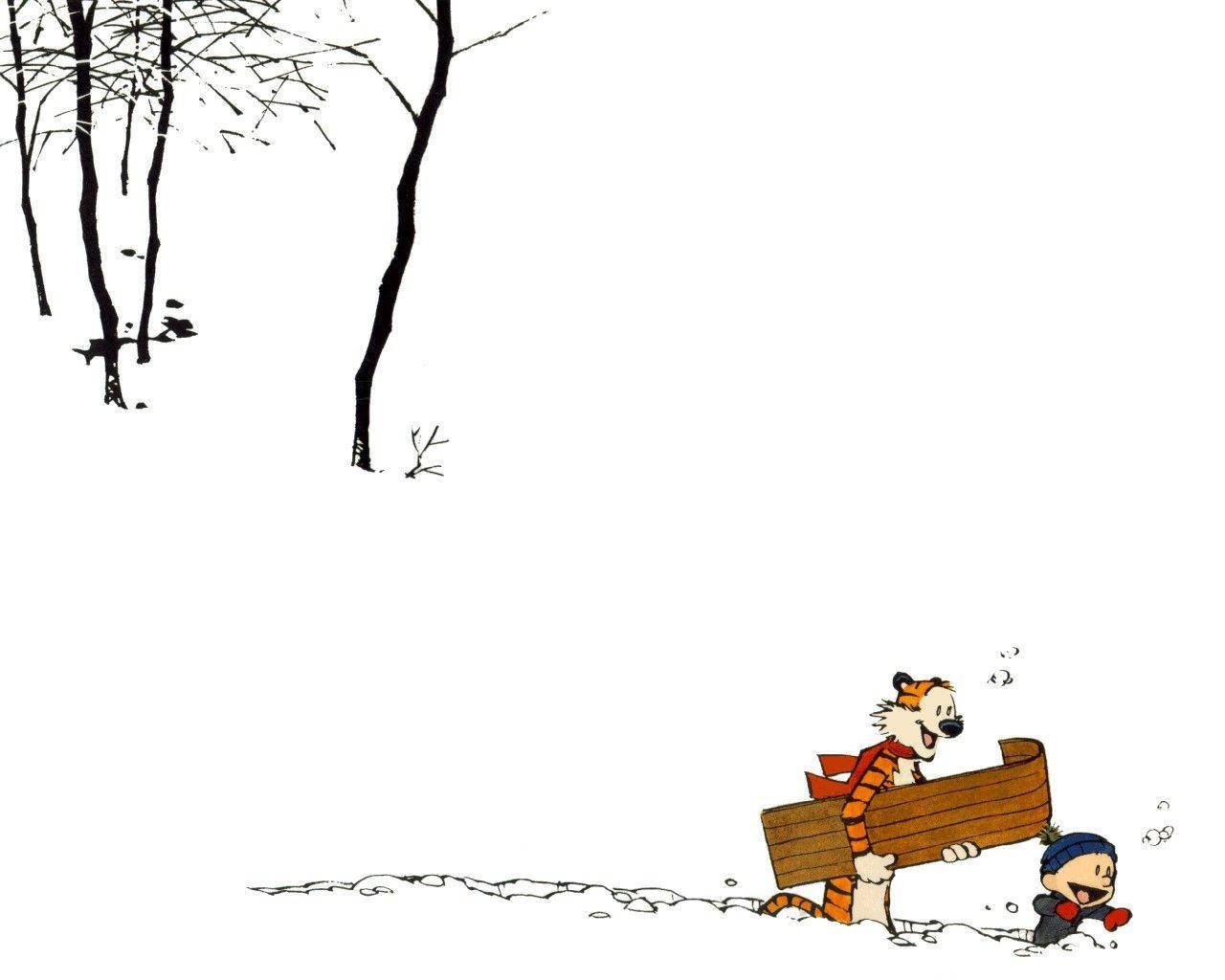 「雪戰即將開始！」 壁紙 — 卡爾文與霍布斯在光禿樹木的背景下，乘雪橇滑下雪坡。
