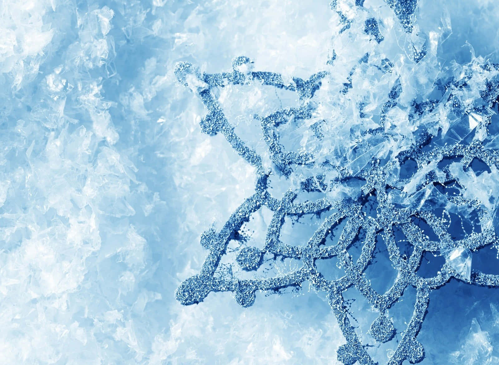 冰藍色表面上的霜雪花設計