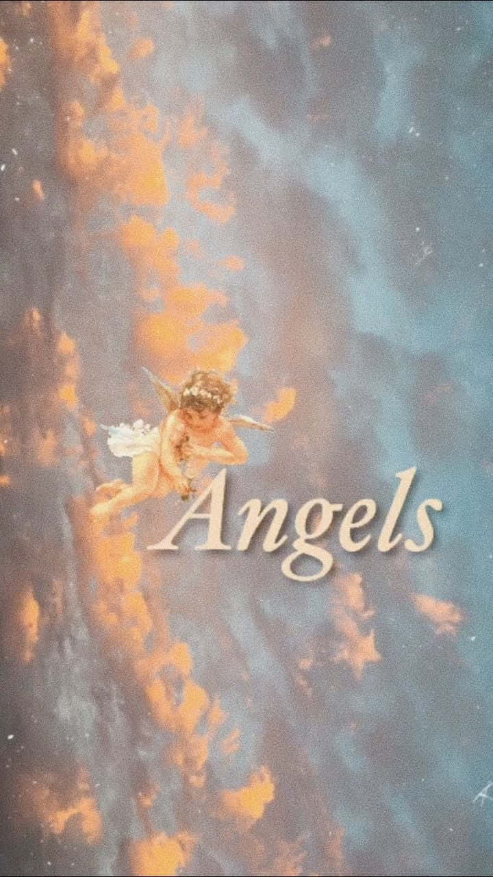 一個天使形象漂浮在帶有橙色和藍色雲朵的天空中，並有Angels一詞。