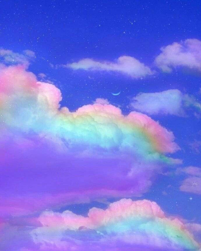 粉彩彩虹雲朵在繁星點點的夜空與新月間飄移。