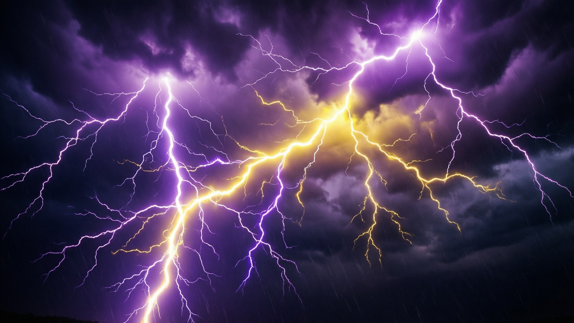 雷暴充能背景 壁紙 — 鮮豔的紫色和黃色閃電在暴風雨的夜空中劈啪作響，伴隨著傾盆大雨。