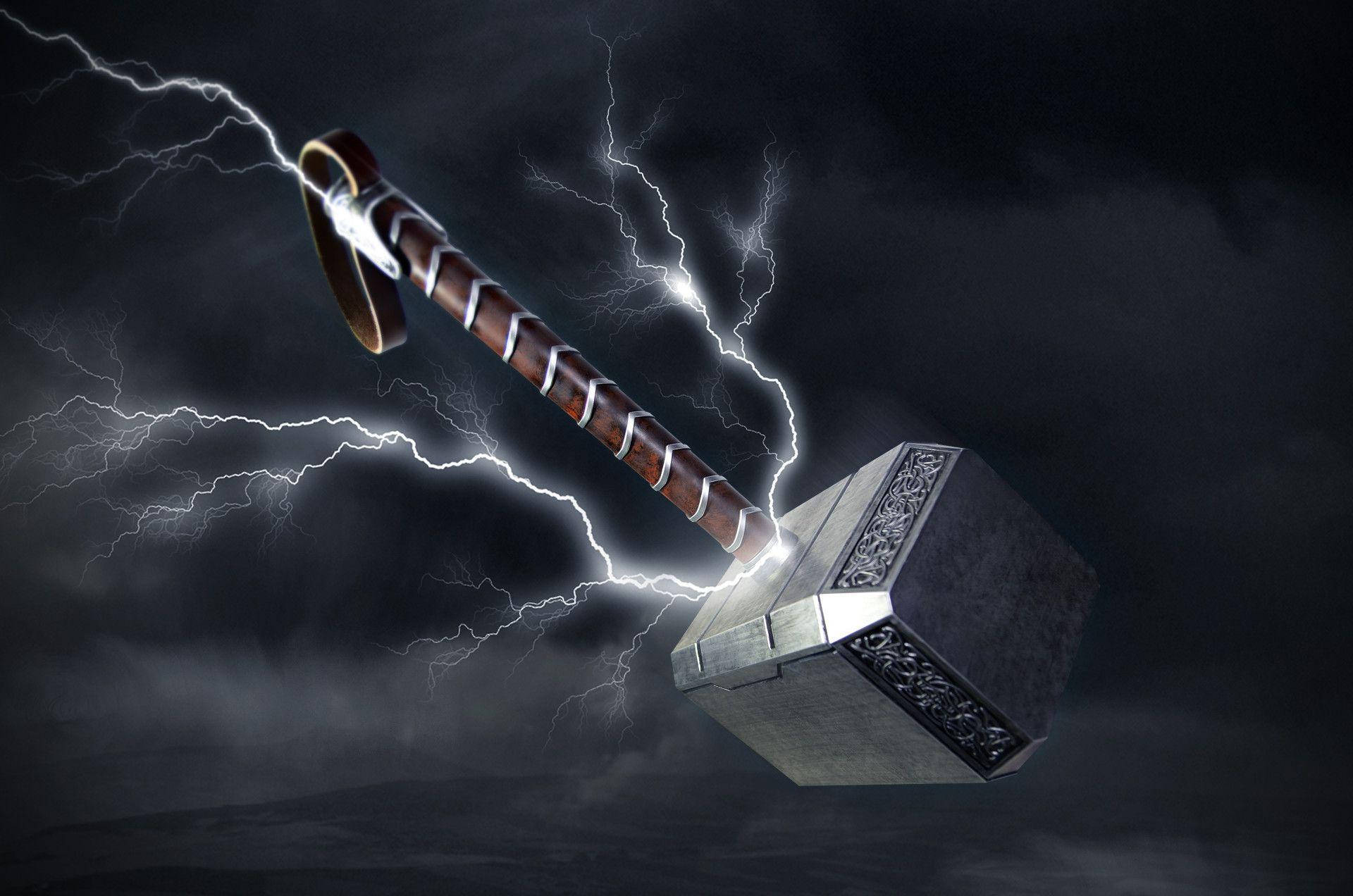 雷神之錘從天而降 壁紙 — 雷神之鎚妙爾尼爾在暴風雨的黑暗天空中閃爍著閃電。