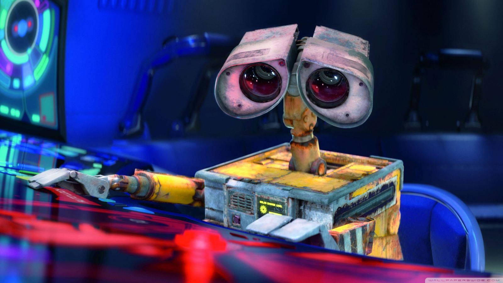 電子機器人 Wall-E 壁紙 — 一個生鏽的動畫機械人，有著大而富有表情的眼睛，坐在未來藍色實驗室中發光的控制台前。