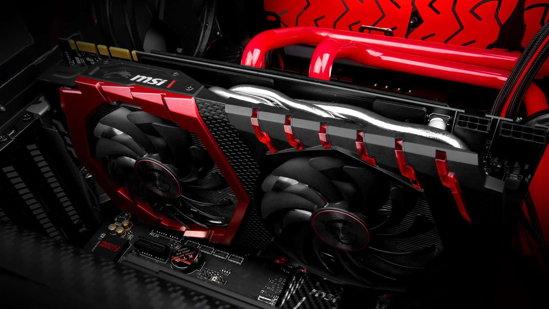 4K Graphics Cards 桌布 壁紙 — 電腦機箱內安裝的紅黑 MSI 顯示卡特寫，配備雙風扇。