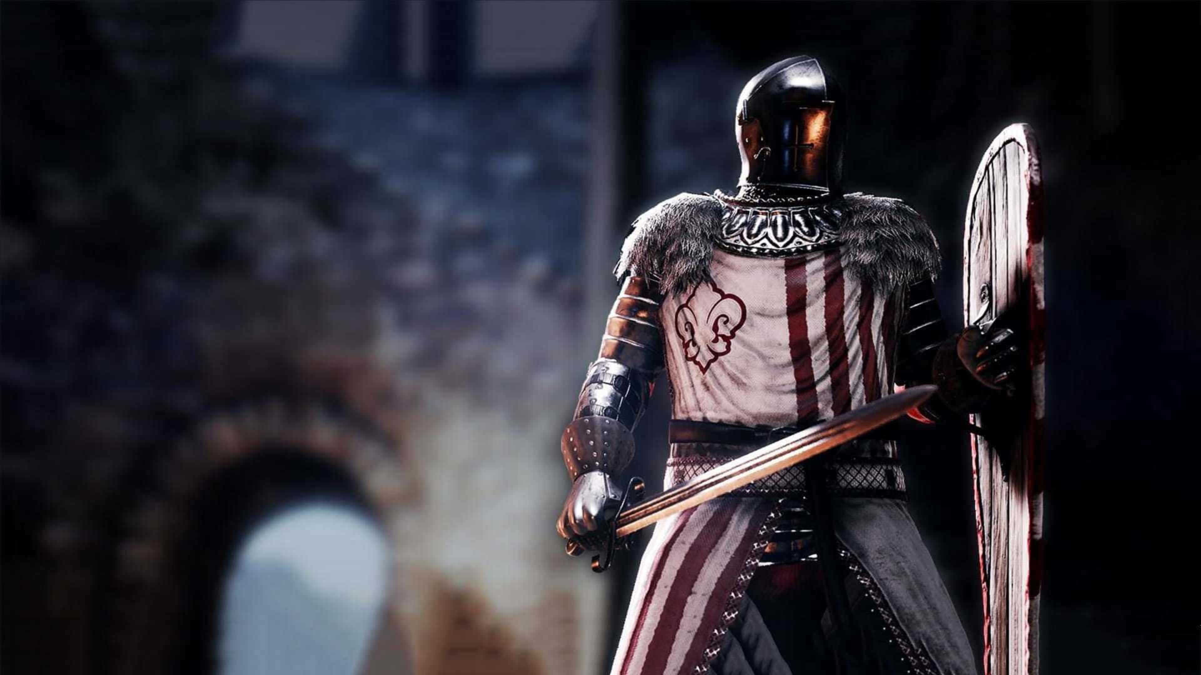 震撼 4K《Mordhau》背景 壁紙 — 一位身穿華麗盔甲的騎士，手持劍與盾，以黑暗石拱門為背景，蓄勢待發。