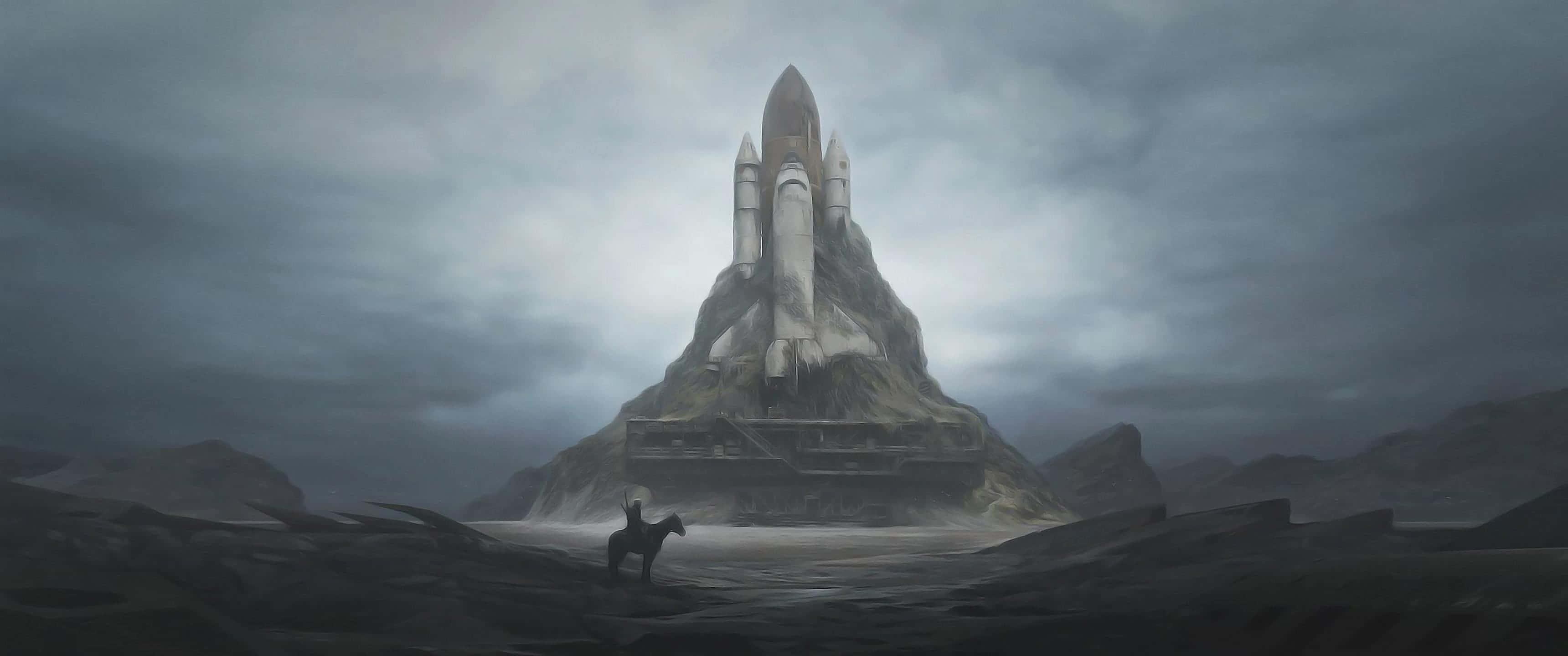 震撼的超寬螢幕遊戲風景 壁紙 — 一個孤獨的騎手騎著馬，凝視著一艘巨大的火箭飛船，它棲息在荒涼的山頂上，天空灰暗，風暴將至。
