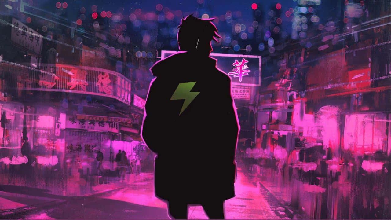 一個穿著帶有閃電外套的人的剪影，站在夜晚霓虹燈照亮的雨城中。