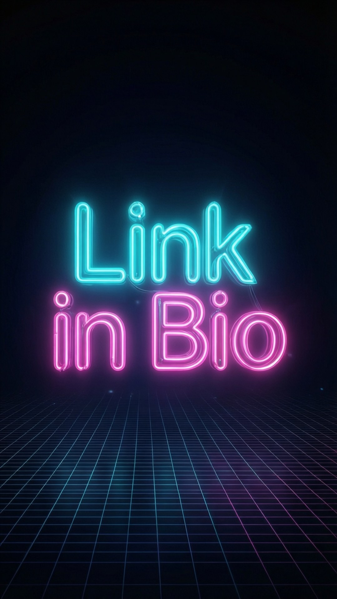 霓虹網格「連結至個人資料」 壁紙 — 鮮豔的霓虹燈牌寫著「Link in Bio」，在黑暗的網格地板上發出青色和洋紅色的光芒，營造出復古未來主義的場景。