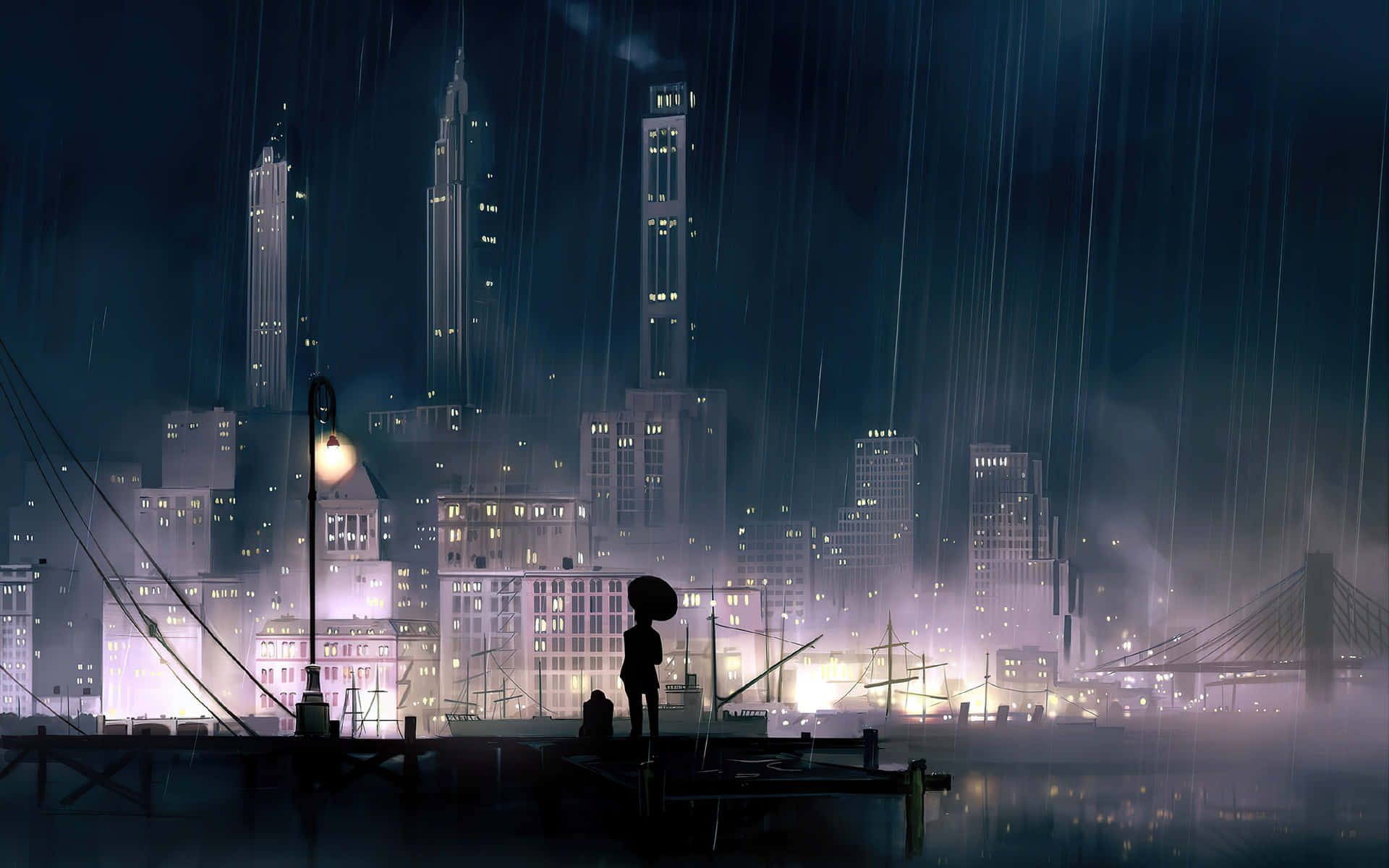 霧氣氛圍暗城4K 壁紙 — 一個孤獨的身影撐著雨傘，夜晚站在被雨水打濕的碼頭上，在霧氣中映襯著閃爍的城市天際線，高聳的摩天大樓和一座橋樑。