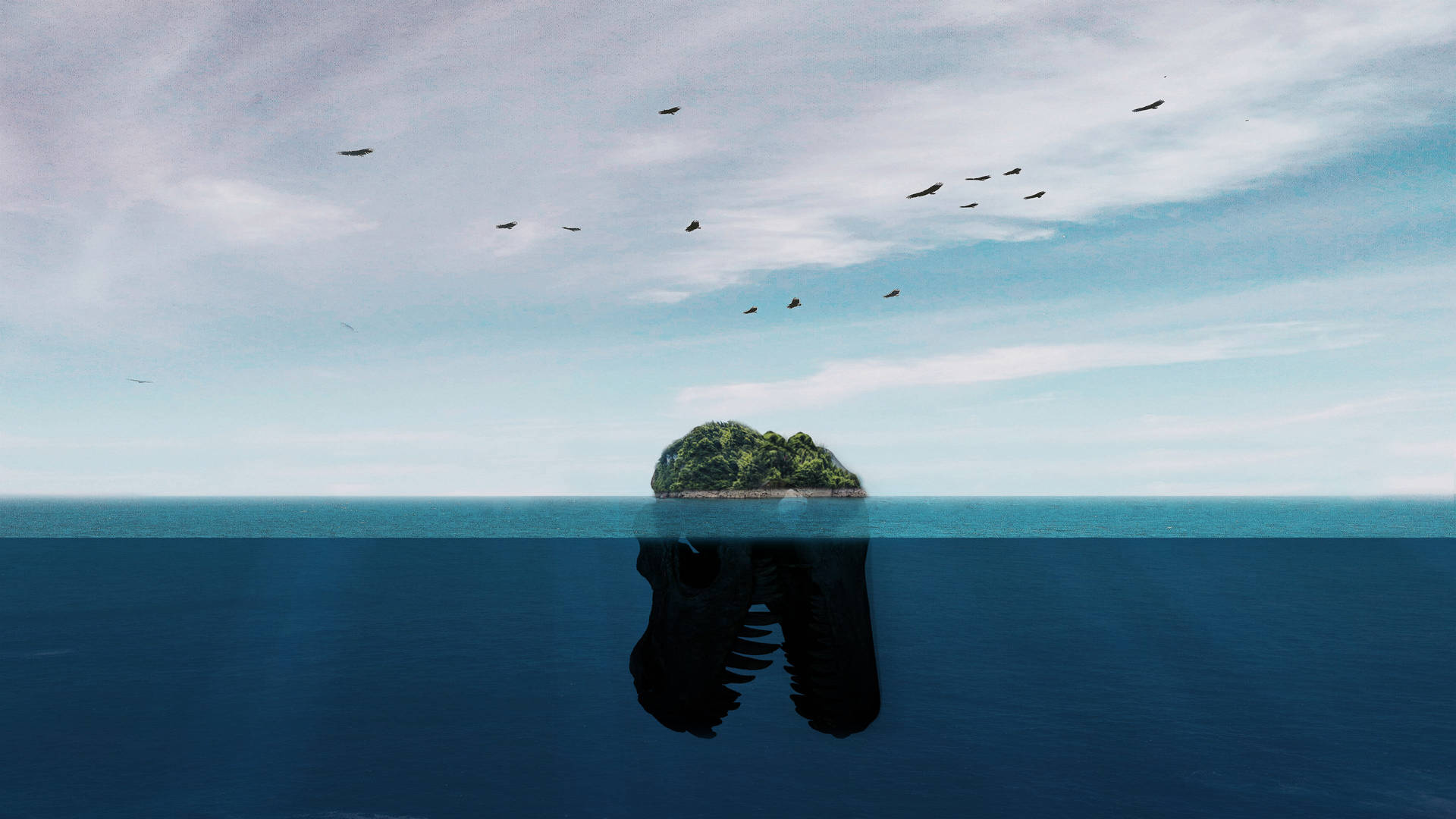 一個小綠色島嶼，在平靜的藍色海水中映出深色倒影，天空多雲，鳥兒飛翔。