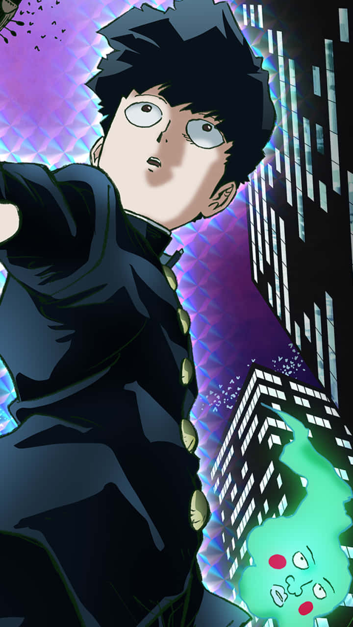 《靈能百分百》海報畫面 壁紙 — 一個穿著深色外套的驚訝動漫男孩站在發光的紫色建築物前，下方有一個綠色的幽靈般身影。