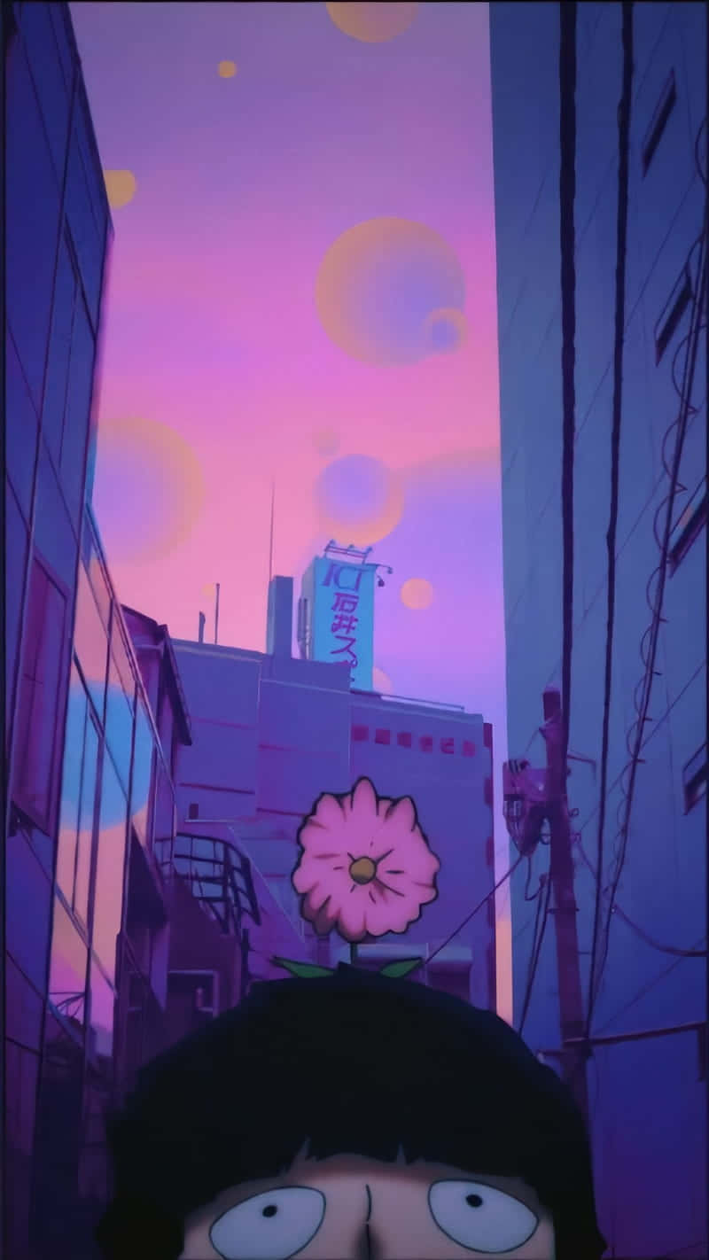 《靈能百分百》電影海報：俏皮的影山茂夫粉紅背景 壁紙 — 一個卡通角色在狹窄的城市小巷中仰望超現實的紫色天空，天空中有漂浮的球體，他們的頭上長著一朵巨大的粉紅色花朵。