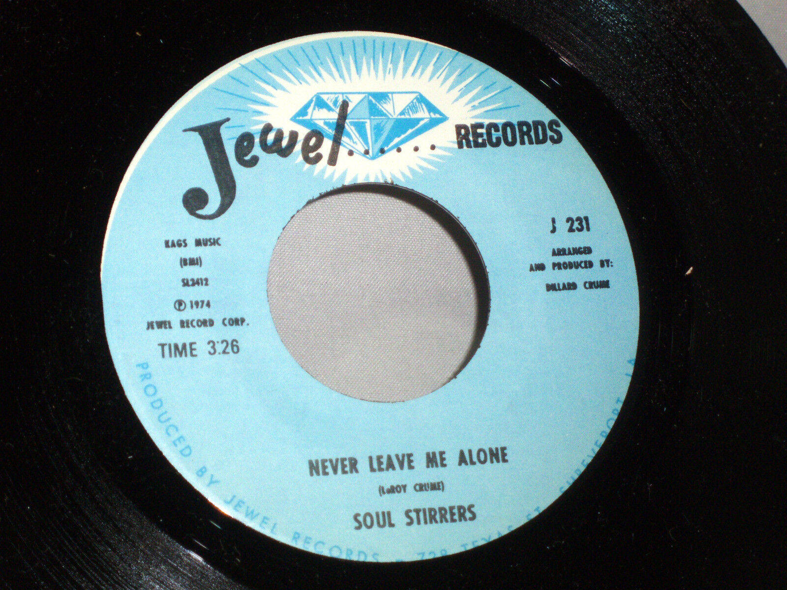 1974年Jewel Records為Soul Stirrers歌曲《Never Leave Me Alone》推出的黑膠唱片標籤特寫。