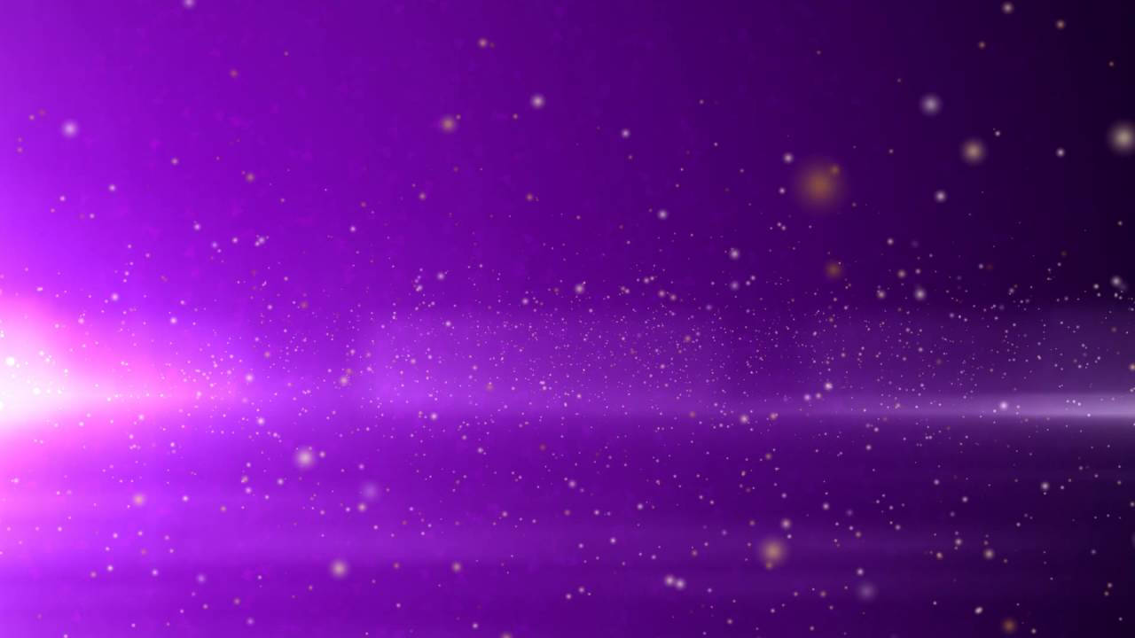 帶有發光粒子和光線的紫色宇宙背景。