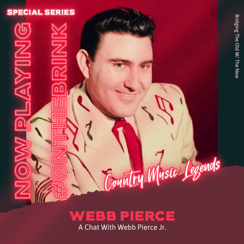 韋伯·皮爾斯深陷對話中 壁紙 — 鄉村音樂傳奇人物韋伯·皮爾斯（Webb Pierce）的復古肖像，身穿圖案西裝，在鮮紅色背景上微笑，帶有霓虹文字疊加。
