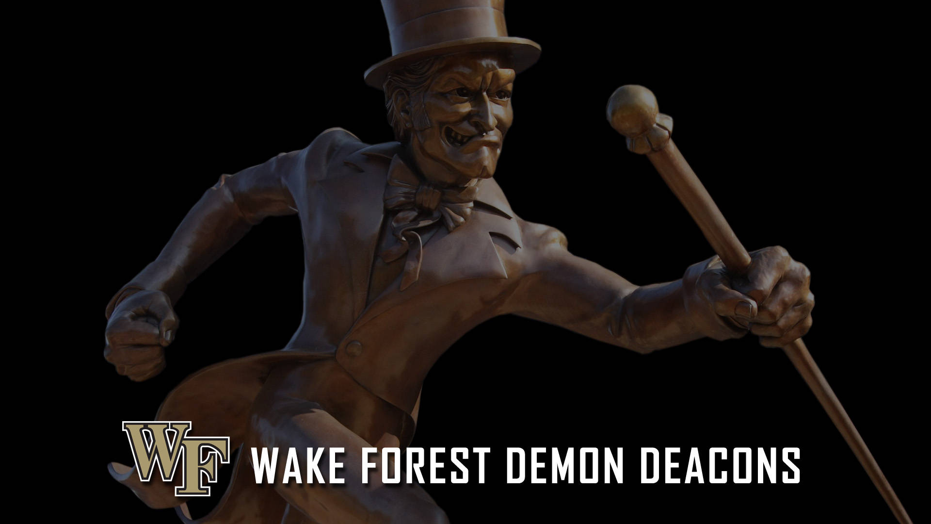 戴著高帽和西裝的 Wake Forest Demon Deacons 吉祥物青銅雕像。