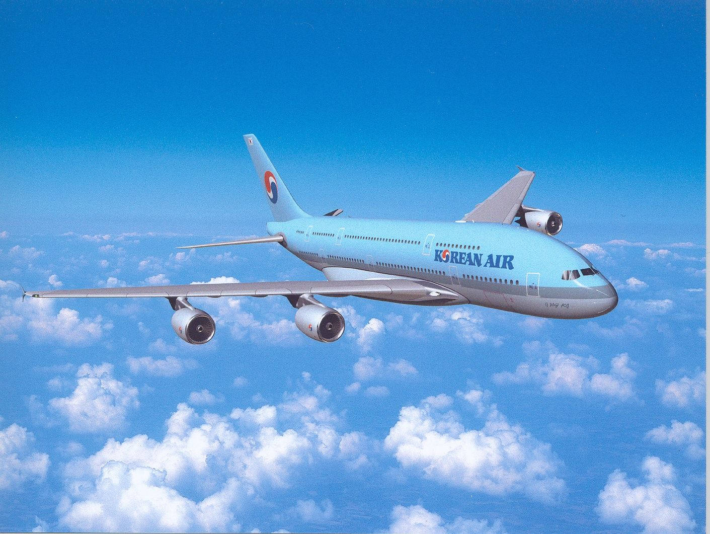 大韓航空飛機在晴朗藍天的雲層上飛行