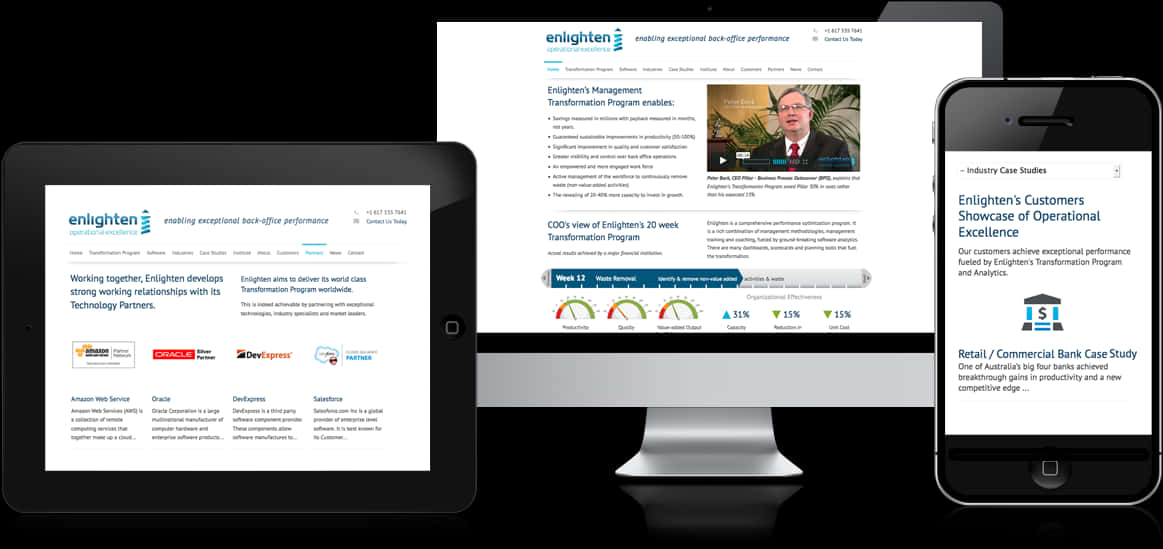 響應式網頁設計展示 壁紙 — 三個裝置顯示 Enlighten 的業務轉型網站，包含圖表及案例研究，背景為深色。