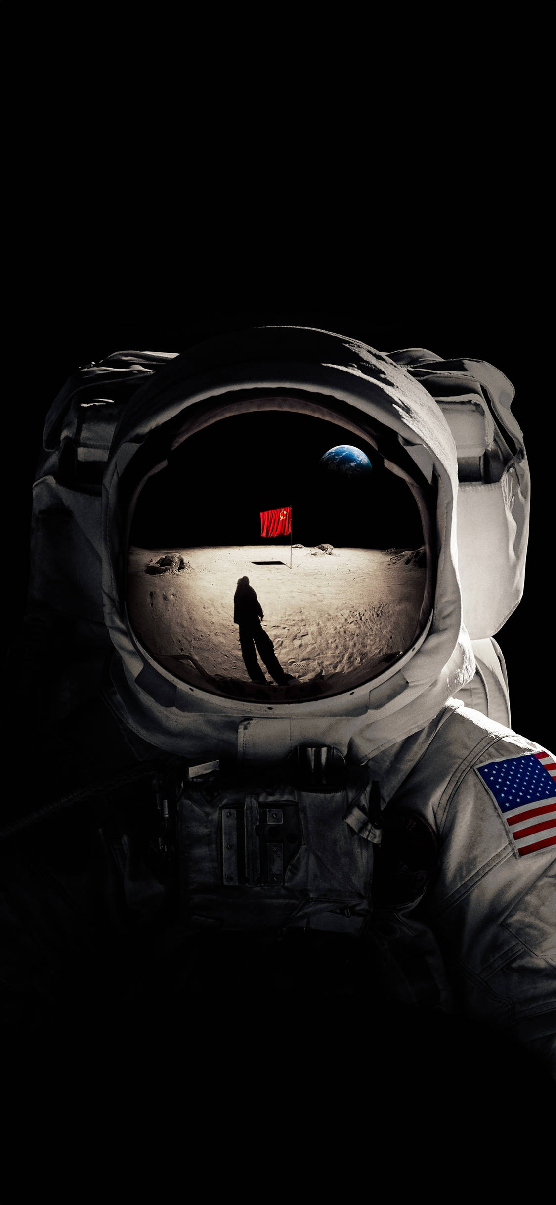 太空人 桌布 壁紙 — 頭盔中的太空人反射出孤獨的身影在月球上插上中國國旗，背景可見地球。