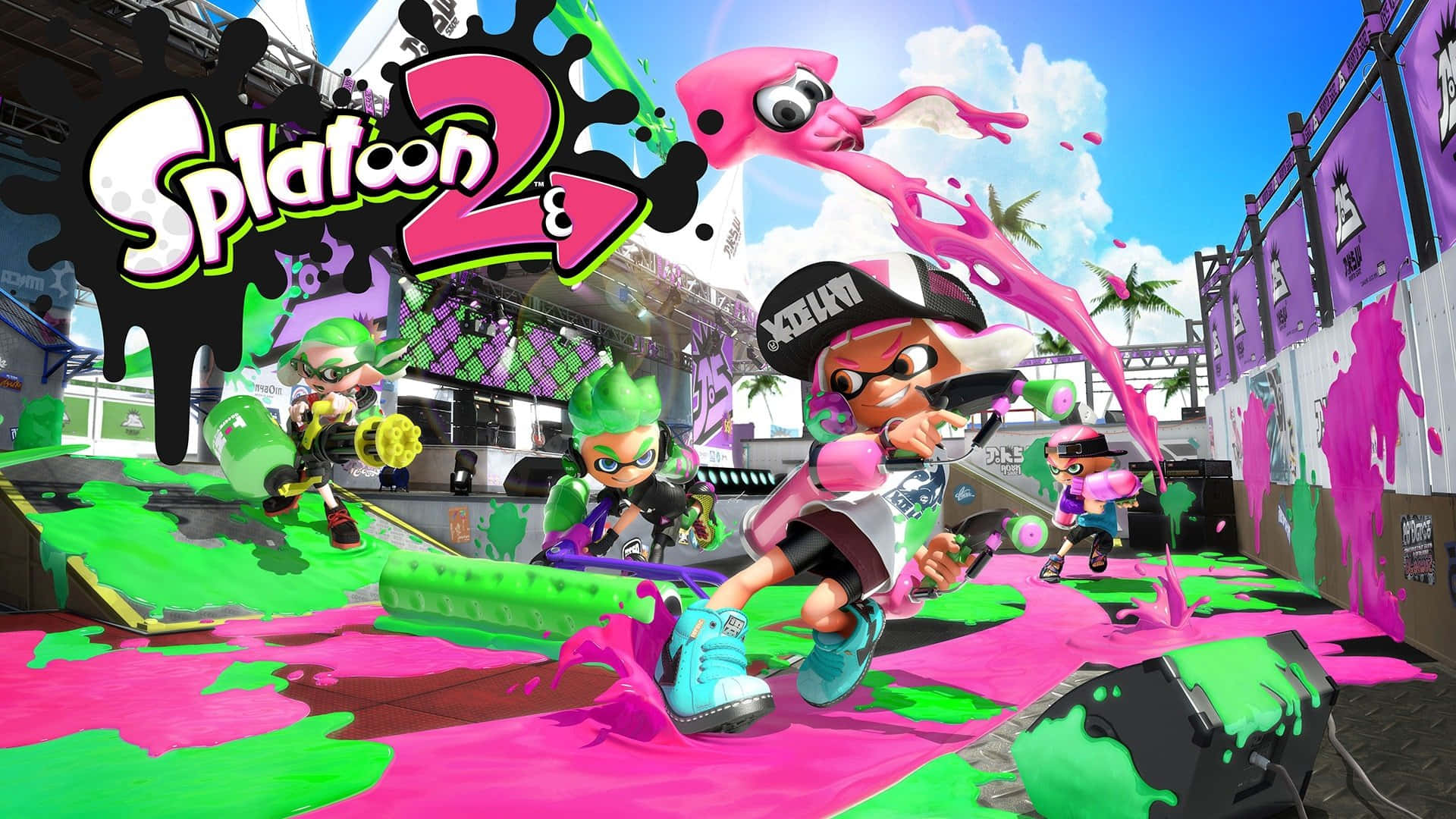 splatoon 桌布 壁紙 — 類似魷魚的角色以鮮豔的粉紅色和綠色墨水在明亮的藍天下，在佈滿塗鴉的城市競技場中戰鬥。