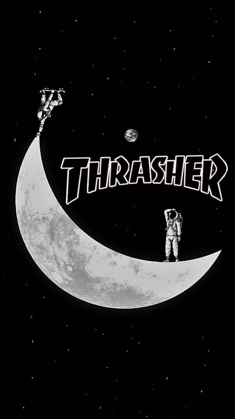 一名太空人站在新月上，THRASHER這個詞在太空中顯眼地展示。