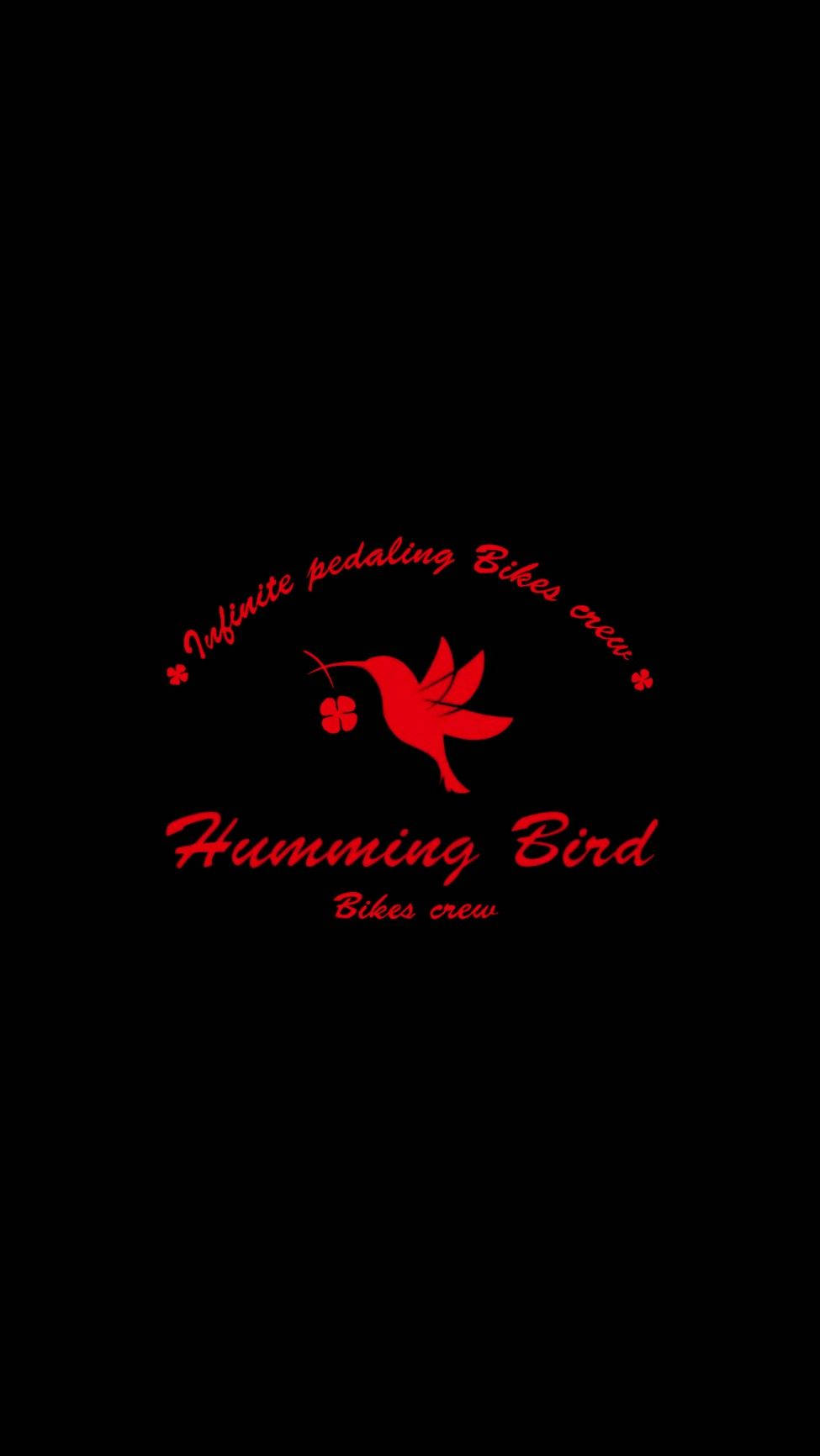 紅色蜂鳥標誌手持花朵，黑色背景上帶有「Humming Bird Bikes crew」文字。