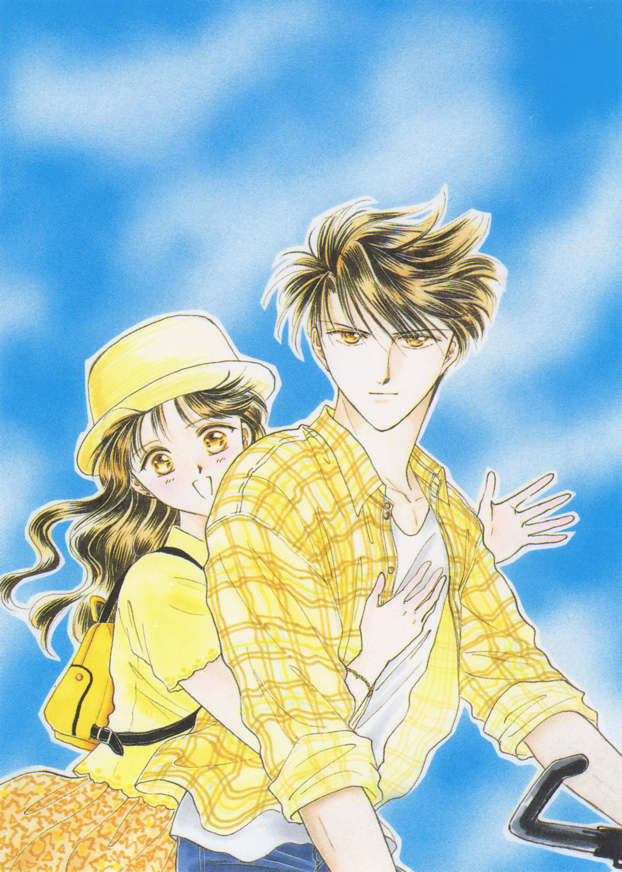 《風色幻想》美佳與達馬霍姆夏日騎行 壁紙 — 一對穿著黃色服裝的開朗動漫情侶在藍天白雲下騎自行車。
