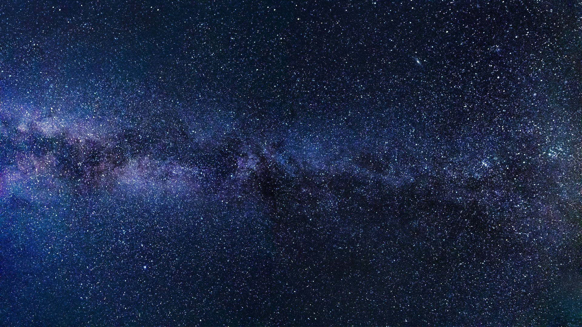 銀河系在黑暗的夜空中閃爍著紫色和藍色的星星。