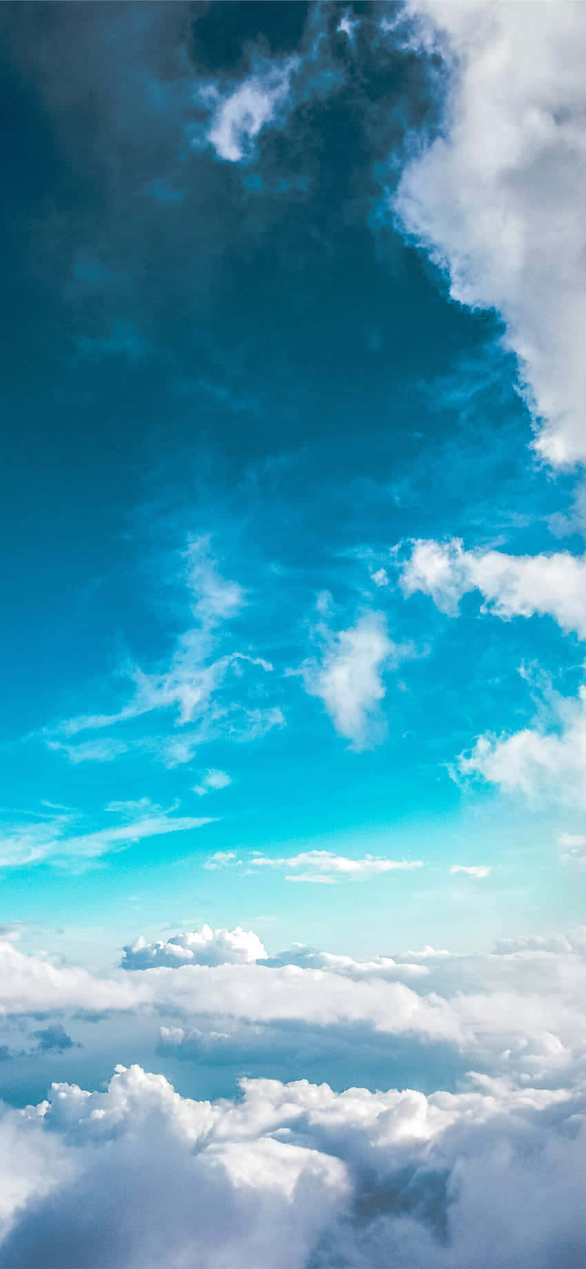 飛機翱翔雲層之上 壁紙