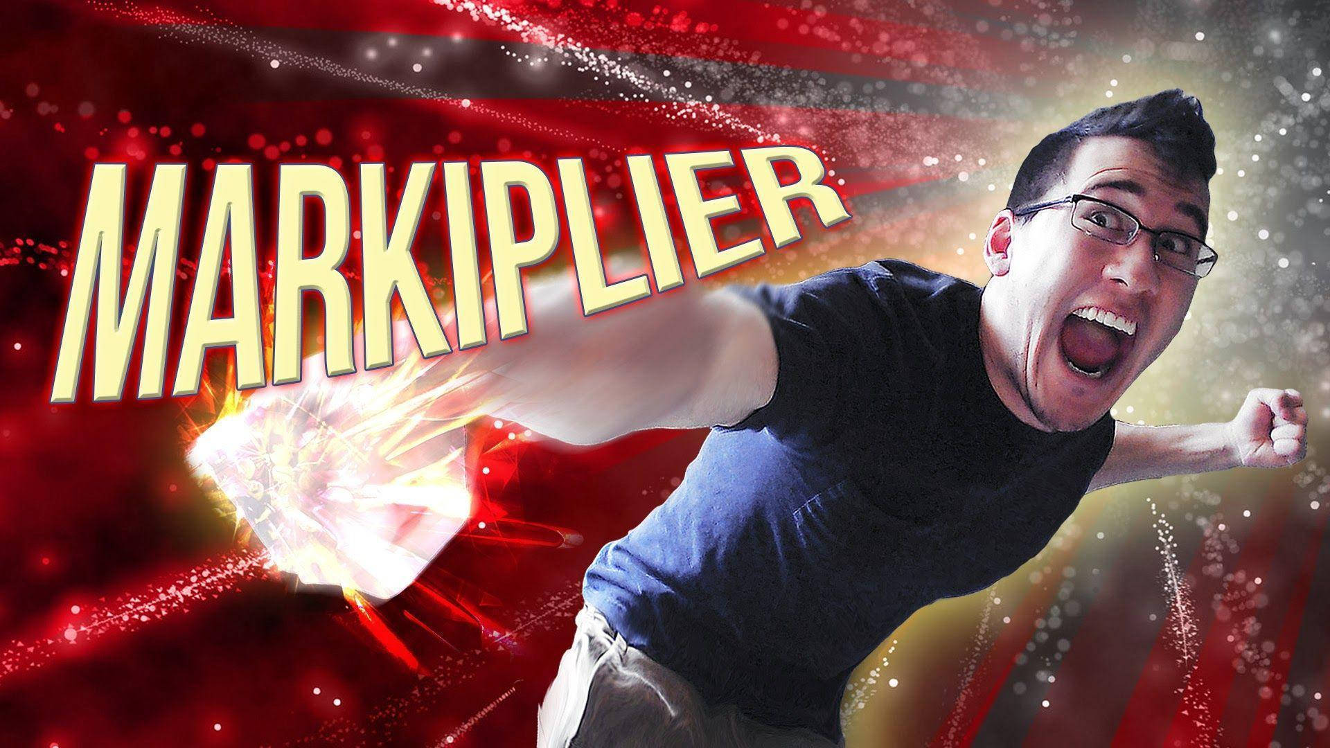 馬克·皮勒《我們是YouTube》 壁紙 — Markiplier 以動感姿勢，發光拳頭，襯托鮮豔的紅色和金色粒子背景。