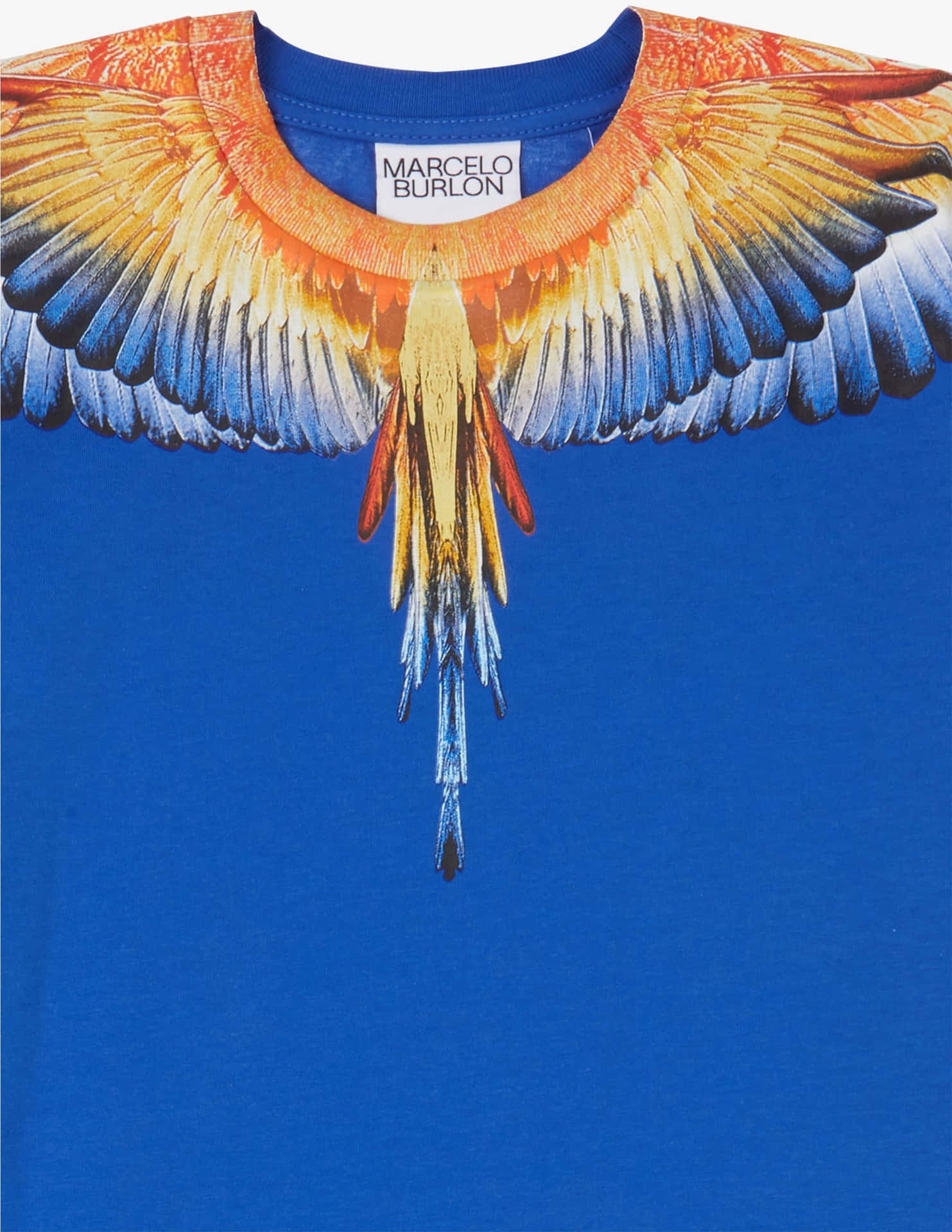 Marcelo Burlon 嘅藍色T恤，上面有大型彩色印刷翼。