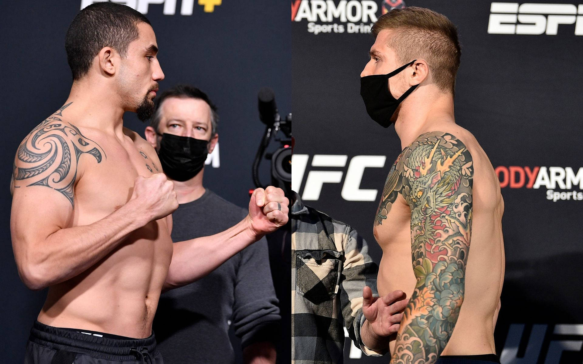 兩名赤裸上身、有紋身的UFC拳手在稱重時拳頭相碰。