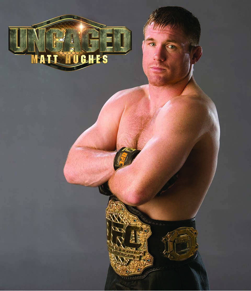 赤裸上身的戰士Matt Hughes交叉雙臂，佩戴金色UFC冠軍腰帶擺姿勢。