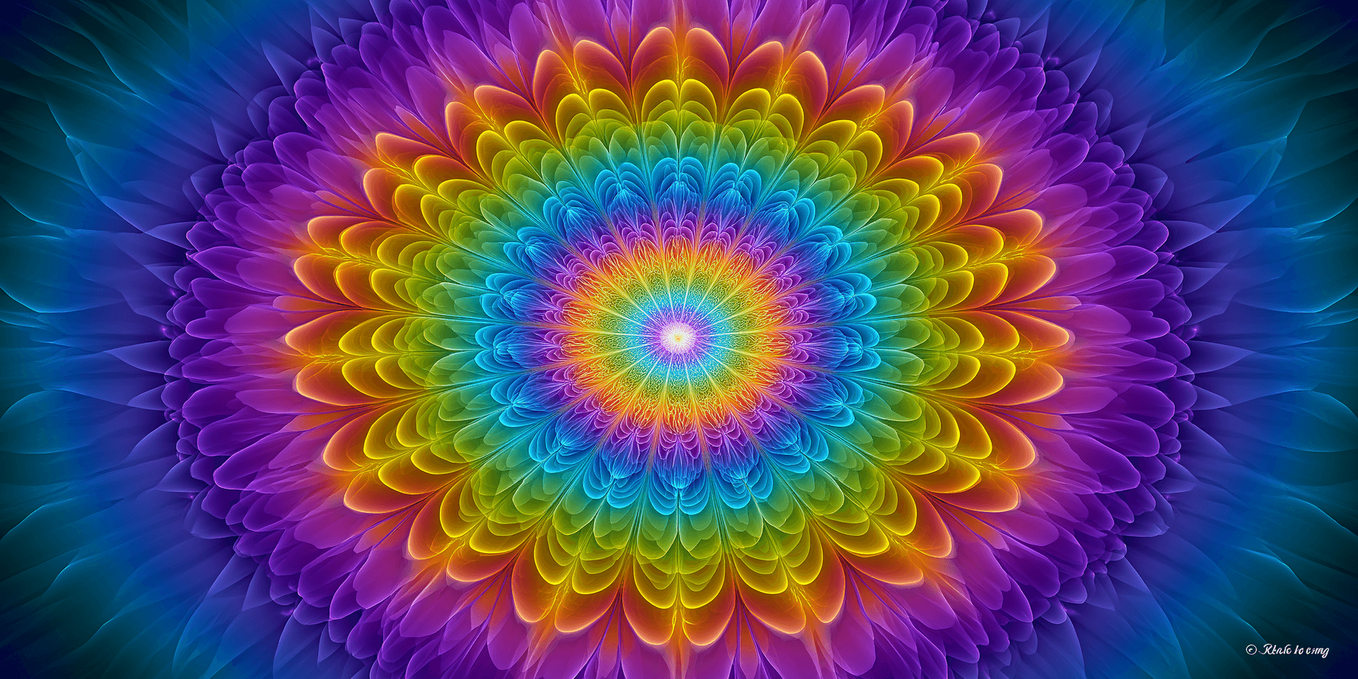 在藍色漸變背景上，從明亮中心輻射出的彩虹花瓣組成的鮮豔分形曼陀羅 — 曼陀羅 壁紙